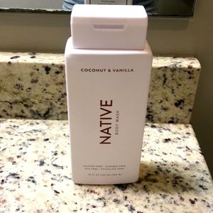 FREE WITH PURCHASE ❄️ NATIVE body wash
